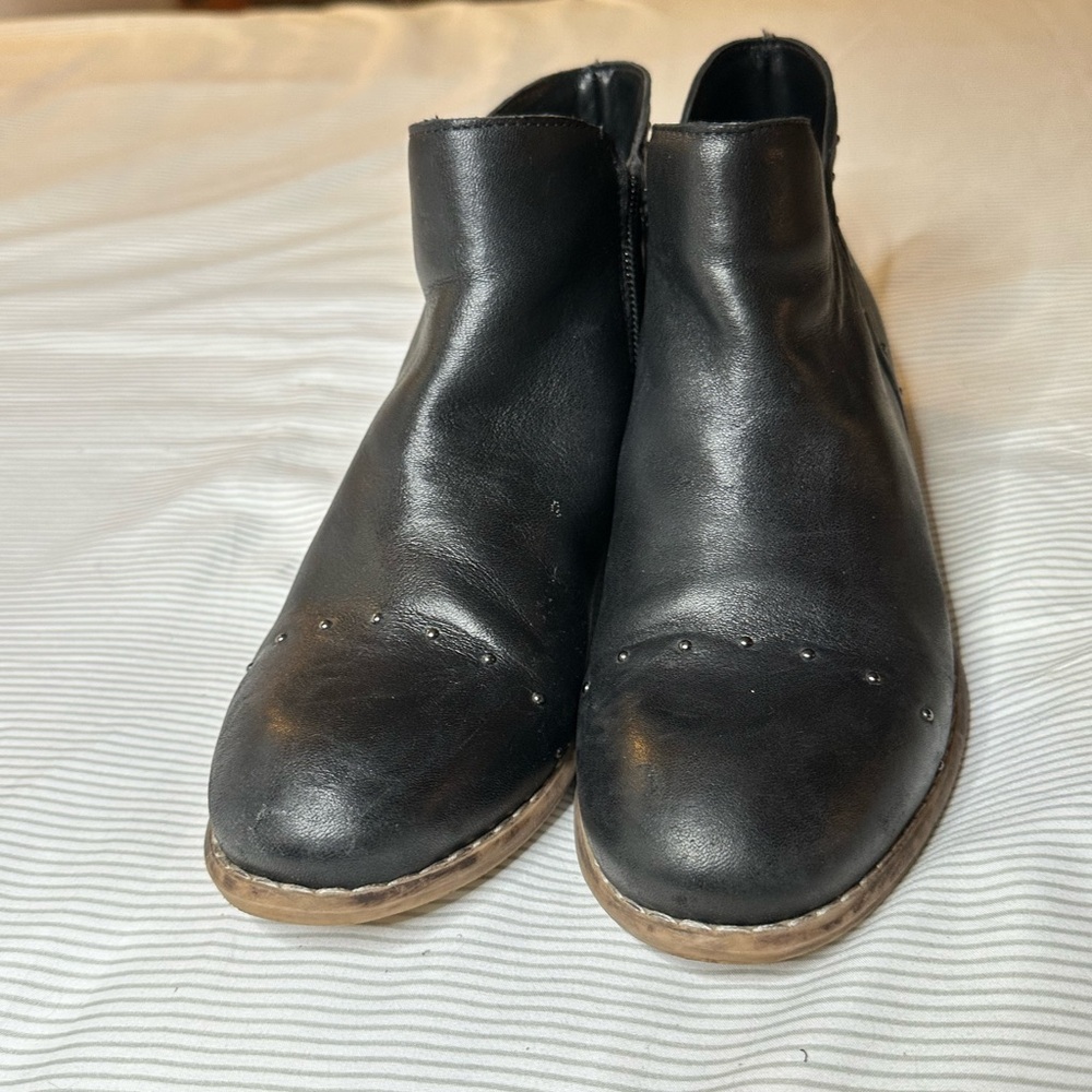 Diba True Black Leather Boots Size 7M‎ Studded Accents
